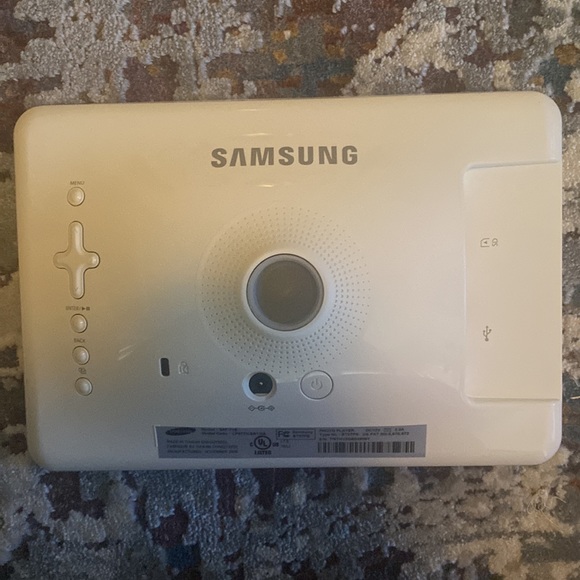 Samsung Digital Frame - Brand new with box - Picture 5 of 10